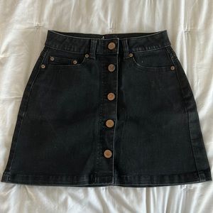 No Boundaries Women’s High Rise Black Denim Mini Skirt in size 1